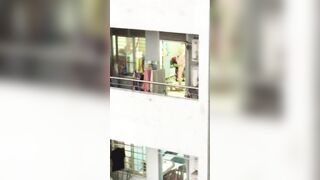 ở chung cư mà em hàng xóm ăn mặc hớ hênh quá