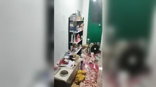 thằng bạn chung trọ dẫn gái về phòng địt mà nó không bảo mình