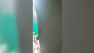 thằng bạn chung trọ dẫn gái về phòng địt mà nó không bảo mình