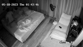 Hack cam phát hiện đôi vợ ck dâm VN tranh thủ nữa đêm con trai đg ngủ thì đè ra đụ p1