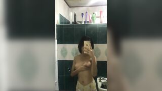 Teen xinh múi mít thủ dâm