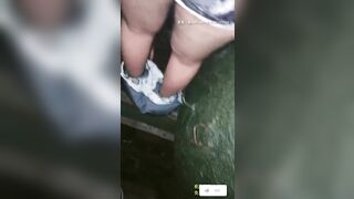 Mấy thằng khốn nạn đưa em gái mới quen lên rừng rồi thay phiên nhau chịch em nó