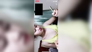 học sinh mà em nũng nịu quá vừa học vừa khoe vú cho ny xem