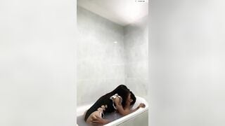 2 AE HỌ , ĐỊT NHAU MÃN NHÃN , TRONG NHÀ TẮM