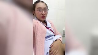 Cô giáo cấp 3 xinh đẹp chưa chồng, khoe lồn call sex học sinh xem.