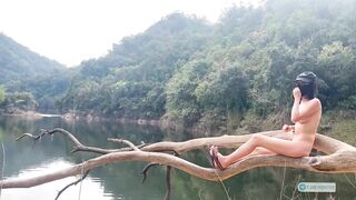 2 em teen dâm mình dây dâm đãng tự tin khoe cá tính khỏa thân đi dạo trg núi