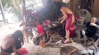 2 e teen dâm đãng khỏa thân giúp cụ ông neo đơn sống 1 mình trg làng nấu ăn mỗi ngày2