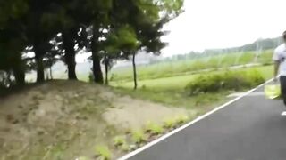 Dắt chó cái dâm ra đường khỏa thân show hàng dâm rồi lên xe buýt đông ng mà móc lồn