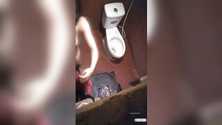 Quay lén em teen cực xinh có nét siêu múp đi đái thay đồ trong nvs quán p3