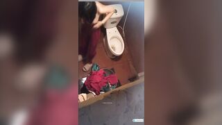 Quay lén em teen sinh viên mình dây vú múp cởi đồ thay áo trong nvs p4