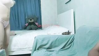 Quay lén, Con bạn thản nhiên thay quần áo trước mặt thg bạn và cái kết