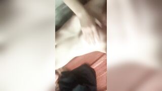 Teen nứng lồn đút nguyên cả trái dưa chuột nước bắn tùm lum