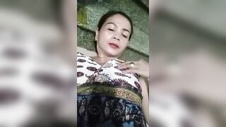 Đang nằm với Vk thì MBBG u50 gửi cho clip nayg