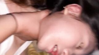 Con bạn cùng bàn quá dâm rên to