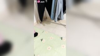 Miu Miu em đang nằm nhắn tin cho người yêu mà anh  bắt bú cu rồi bắn vào mồm