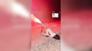 Bắn pháo hoa kiểu này độc lạ thật đúng là chỉ có bên tung của thôi
