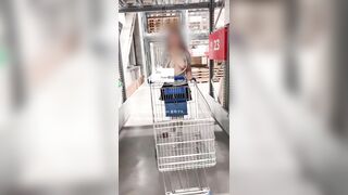 Dắt chó cái dâm dục vú bự đi mua đồ khỏa thân đi dạo trong siêu thị