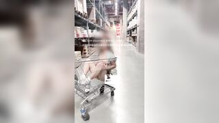 Dắt chó cái dâm dục vú bự đi mua đồ khỏa thân đi dạo trong siêu thị