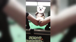 Gái dâm nứng lồn móc lồn bắn nước tung tóe trên bàn bia