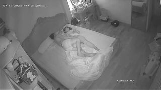 Hack cam quay lén phòng đôi vợ ck dâm vợ k mặc đồ lót nữa đêm bú cu gạ ck dậy đụ p1