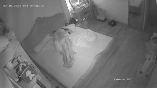 Hack cam quay lén phòng đôi vợ ck dâm vợ k mặc đồ lót nữa đêm bú cu gạ ck dậy đụ p2