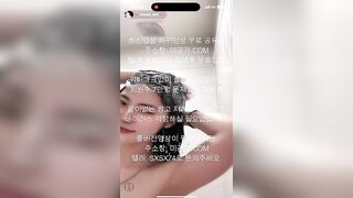 E Học sinh lớp 11, Vừa đi tắm vừa call video vs con bạn lỡ lộ vú