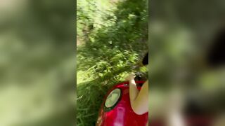 Dụ dỗ đưa ai gái vào rừng sâu vắng vẻ rồi đụ em ở đó.