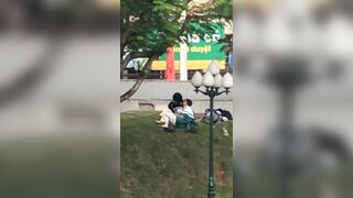 Đôi bạn học sinh trẻ ở Bắc Ninh địt nhau ngay bên bờ hồ