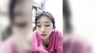 yylive_nguynzyn idol tiktok Cún lên live mở phim sex coi lộ hàng cực dâm