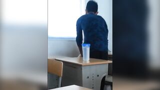 Học sinh Trung Quốc địt nhau trong lớp học trong giờ nghỉ trưa