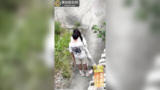 Cặp đôi trẻ móc cua? ngay giữa đường