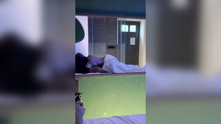 Cô bạn thân xăm chỗ nằm bú cu