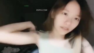 Những video cũ của ngôi sao mạng Huang Xiaotang, trong đó anh ta sờ soạng ngực phụ nữ