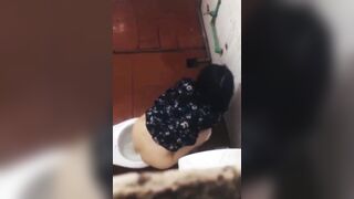 seri đặt cam quay lén nhà vệ sinh nữ em nào đít cũng to lồn múp - phần 24