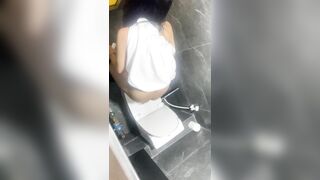 seri đặt cam quay lén nhà vệ sinh nữ em nào đít cũng to lồn múp - phần 45