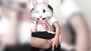 Còn là học sinh mà thằng người yêu móc không thương tiếc, không khoan nhượng.