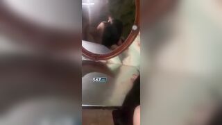 Chơi bé lớp 11 trước gương trong căn phòng tĩnh lặng gái non dáng nuột vki