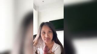 Gái dâm bú mút con cu to dâm đãng kích thích