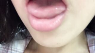 còn nhỏ nhưng vú to quá em à