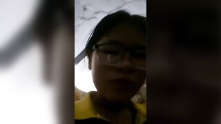 Thảo Ngân 2k6 lén cả nhà vào wc móc bím khoe lồn (Teen, loli)