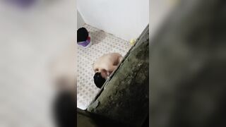 đột nhập dãy trọ sinh viên để quay lén mấy em tắm đúng là rửa mắt - phần 3