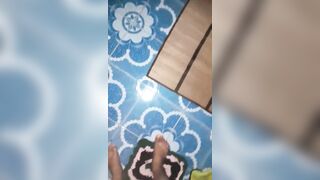 Lén vào phòng xem lồn mẹ kế ngủ không mặc quần