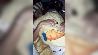 Lén vào phòng xem lồn mẹ kế ngủ không mặc quần