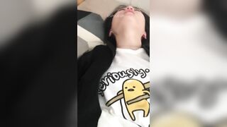 Vừa địt vừa xoa hột le em mới sướng