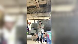 Sáng nhà chị họ nứng cặc muốn đụ,đúng lúc chị họ cũng nứng lồn tụt quần xuống đụ thôi