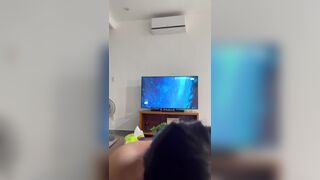 anh đang xem Harry Potter mà em cứ nghịch chim làm anh sướng quá - phần 1
