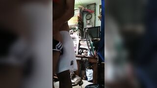 Nay đến nhà em họ chơi tự nhiên con cặc nứng thèm đụ,xin em gái và ẻm cho thế đụ thôi