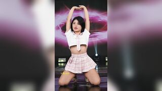 Súc vật, Bắt nữ Vũ Công loli mình dây, Khoe Vú lồn Tốc váy trên sân khấu