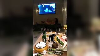 Bữa tiệc thoát y ở quan Karaoke ở Cao Hùng