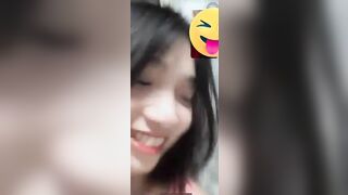 Em học sinh 16 tuổi call sex cho bạn trai xem lồn trong tâm thế vui vẻ.